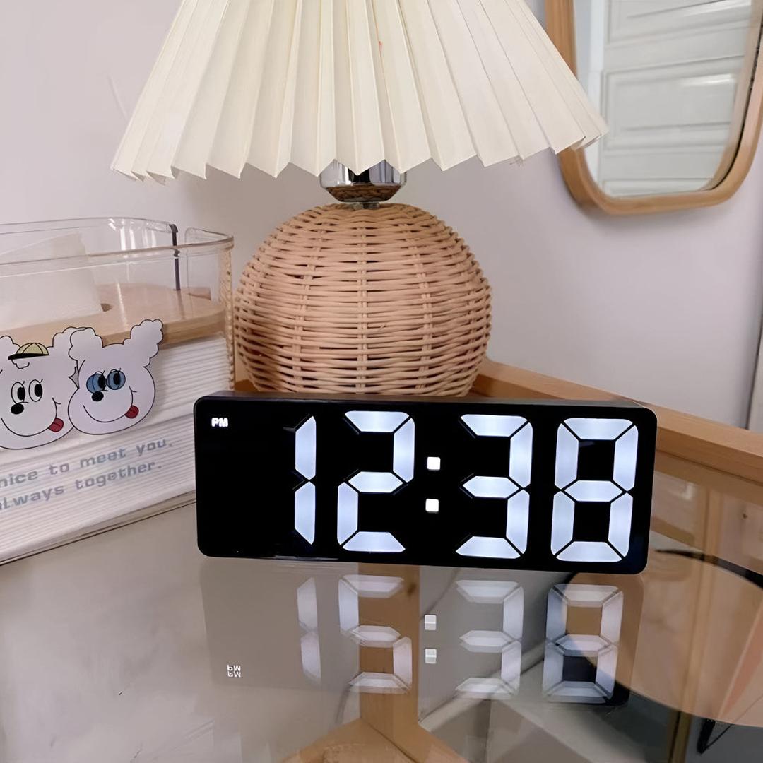 Budzik LED Z Lustrem Do Sypialni Z Funkcją Drzemki I Temperaturą