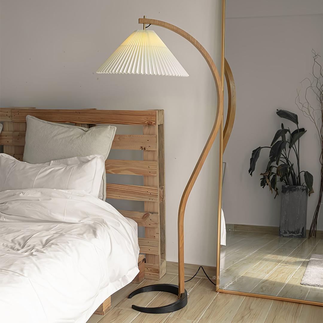 Drewniana Zakrzywiona Lampa Podłogowa