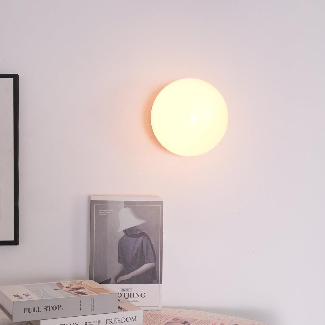 Nowoczesna Lampa Ścienna Ze Szklaną Kulą
