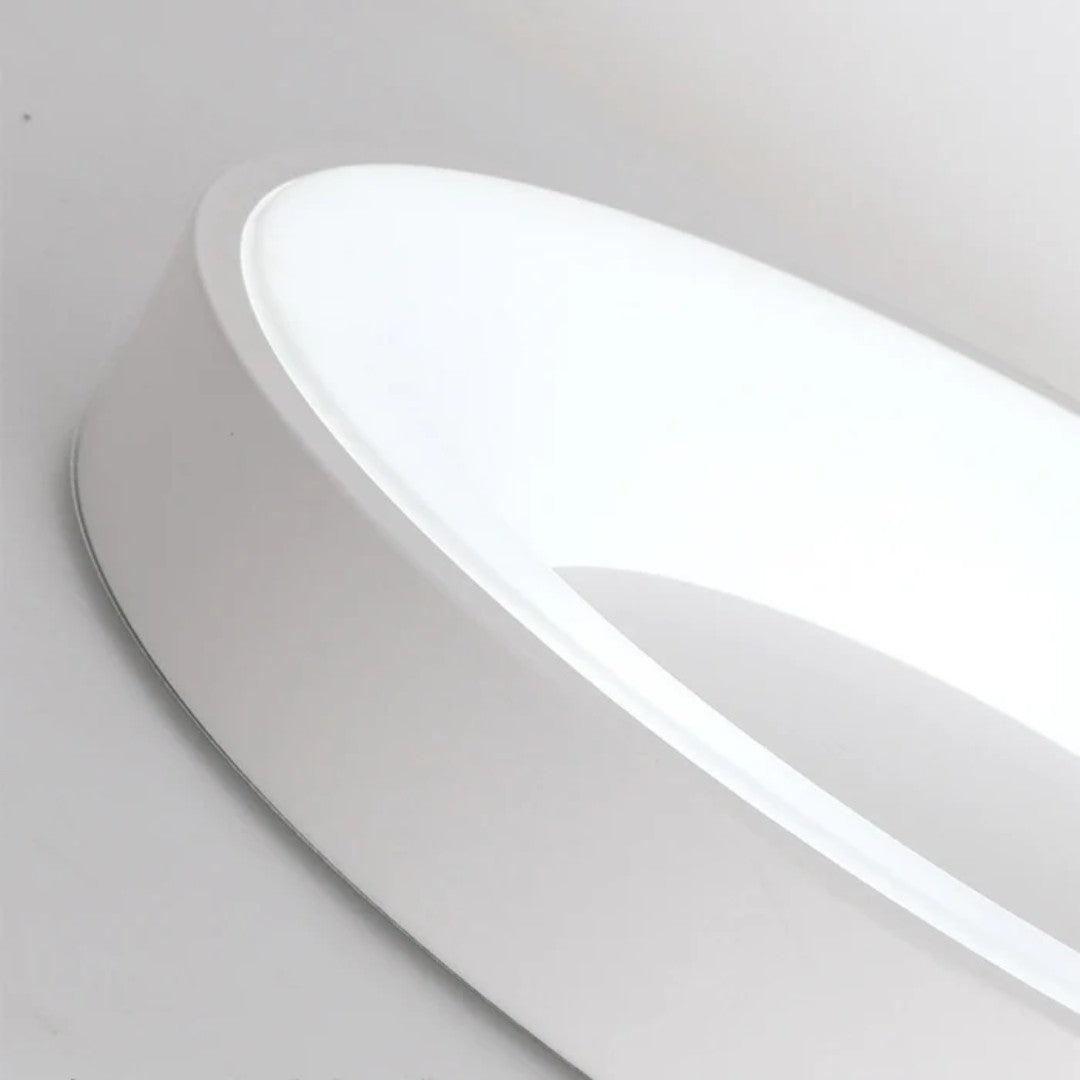 Minimalistyczna Sufitowa Lampa LED Z Kolorowym Wykończeniem