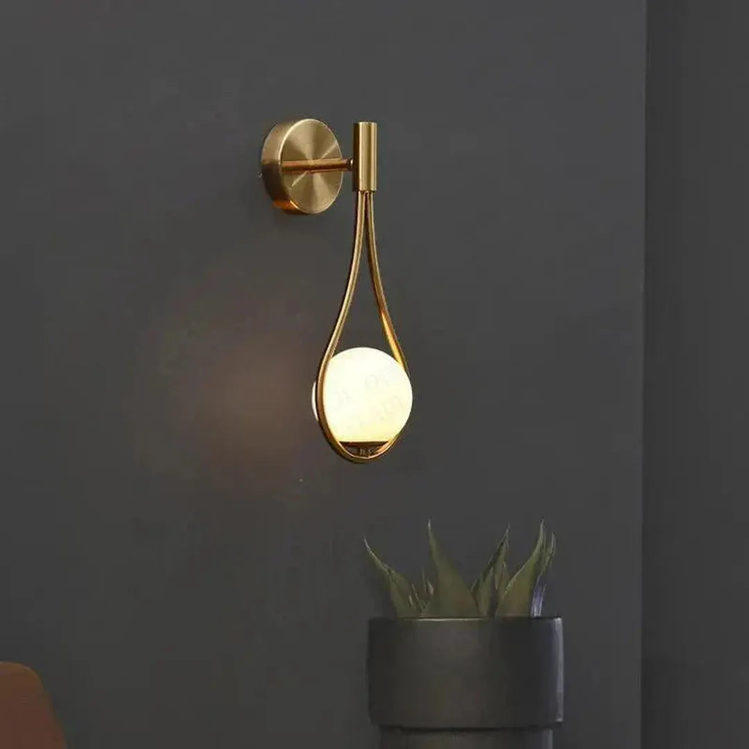 Nowoczesna Metalowa Lampa Ścienna W Kształcie Kropli
