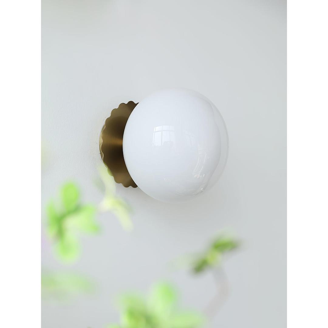 Nowoczesna Lampa Ścienna Ze Szklaną Kulą