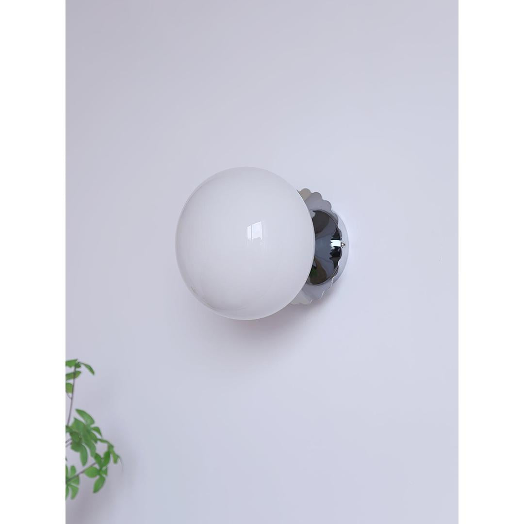 Nowoczesna Lampa Ścienna Ze Szklaną Kulą